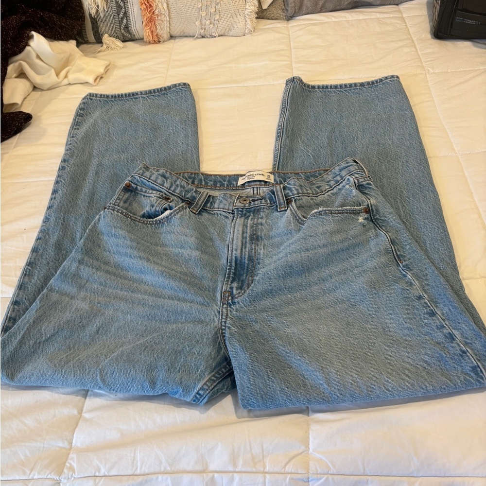 Abercrombie & Fitch Light Blue Relaxed women Jeans - Picture 2 of 7